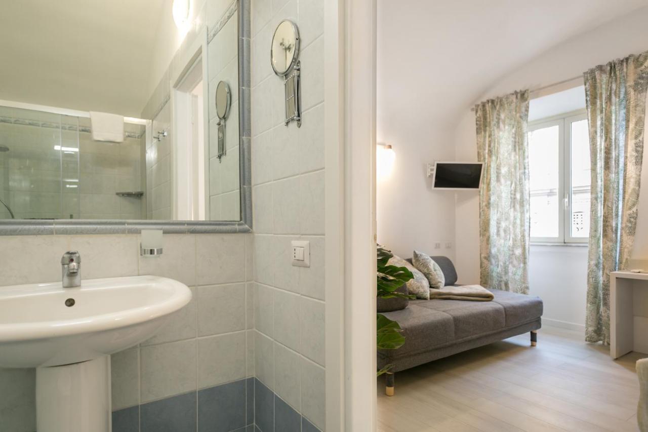 White Candia Guesthouse Rome Exterior photo